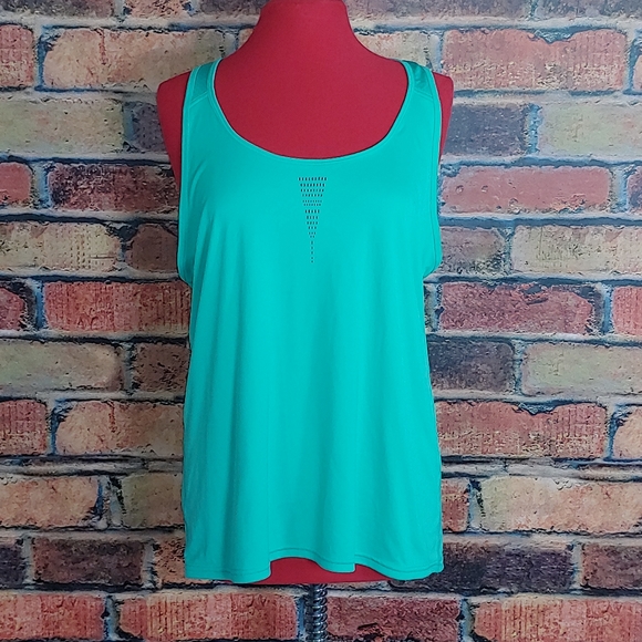 Champion C9 Active Tank - Picture 1 of 3